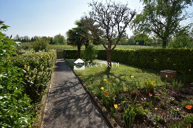 Rif.MM0012| bifamiliare gaiarine