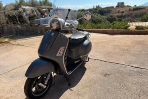 Vespa 300 GTS Super Sport