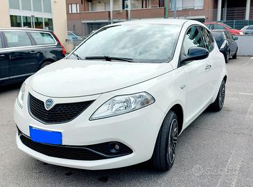 Lancia Ypsilon 1.0 Firefly S&S Gold Bianca