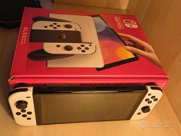 Nintendo Switch OLED Bianca + Custodia originale