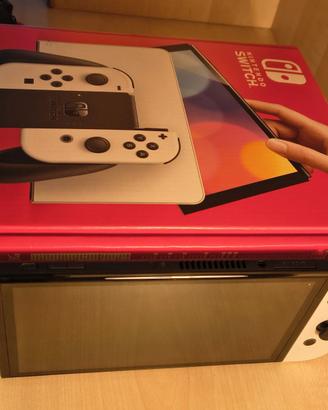 Nintendo Switch OLED Bianca + Custodia originale