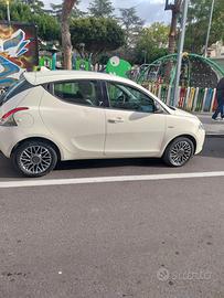 Lancia y