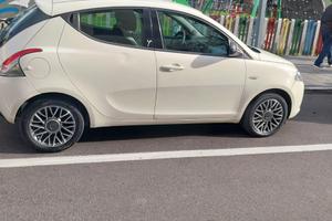 Lancia y