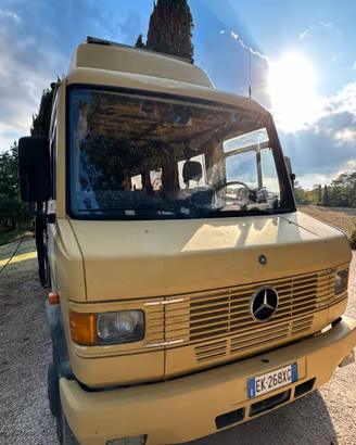 Mercedes T2 609D 1986 camper off-grid 5kWh litio