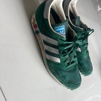 Paio di scarpe adidas trainer