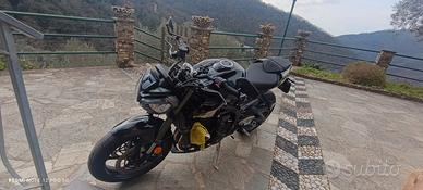  Triumph Street Triple 765 RS 2025