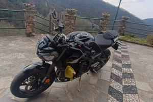  Triumph Street Triple 765 RS 2025