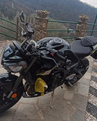  Triumph Street Triple 765 RS 2025