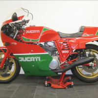 Ducati epoca Mike Hailwood replica