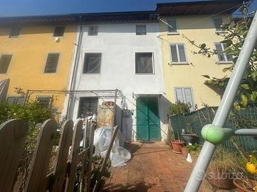CASA DI CORTE A CAPANNORI
