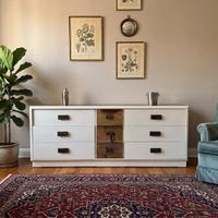 Cassettiera laccata bianca e ottone design anni 70