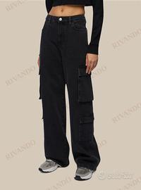 Jeans cargo nero donna con tasche laterali 