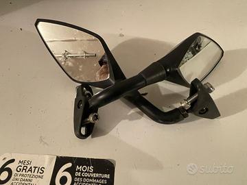 Specchietti e cavalletto moto