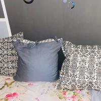 Cuscini da letto o divano grigi fantasia 60x60