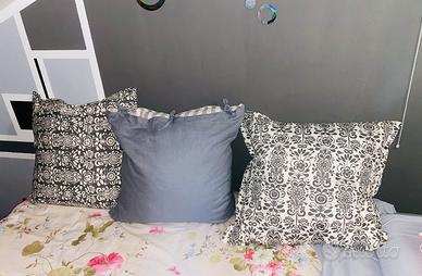 Cuscini da letto o divano grigi fantasia 60x60