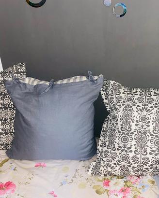 Cuscini da letto o divano grigi fantasia 60x60