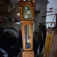 Orologio pendente a terra antico