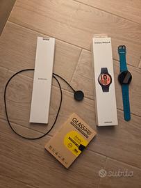 Samsung galaxy watch 4 + base di ricarica 3 in 1