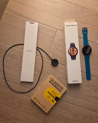 Samsung galaxy watch 4 + base di ricarica 3 in 1
