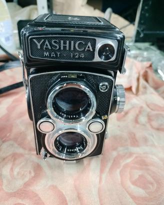 yashica mat 124