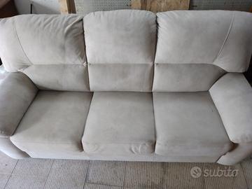 Divano a tre posti