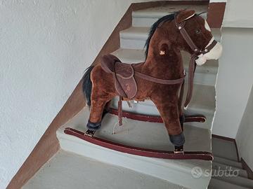 Cavallino a dondolo in pelouche con musica