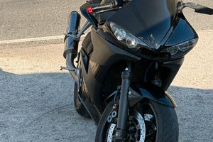 R6 2005 targa straniera