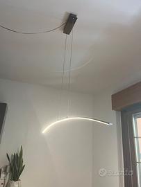 Lampadario led curvo a soffitto. Lunghezza 120