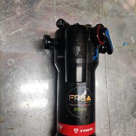 RockShox Deluxe Re:Aktiv Thru Shaft 