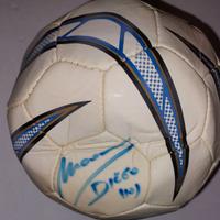 Autografo di Maradona su Pallone