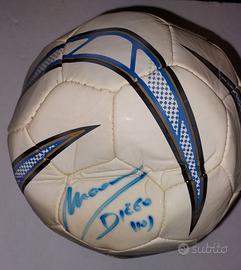 Autografo di Maradona su Pallone