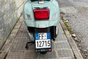 Vespa GTS 300 verde relax