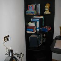 Libreria ad angolo colore nero