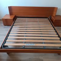 Letto matrimoniale + 2 comodini