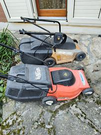 2 tosaerba elettrici uno più grande uno più piccol
