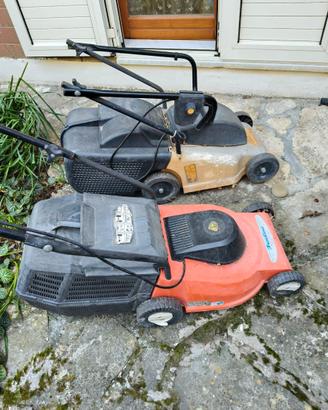 2 tosaerba elettrici uno più grande uno più piccol