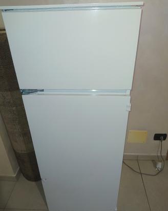 Frigo da incasso Indesit praticamente nuovo. 