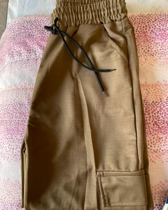 Pantalone ￼on tasche nuovo