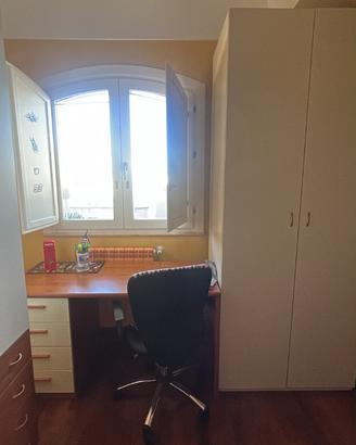 Cameretta completa con armadio, scrivania e casset