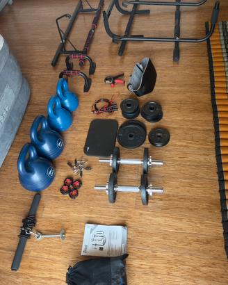 Set allenamento in casa home gym