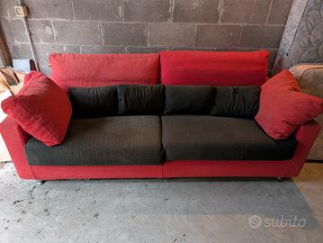 Divano 3 posti, cyclette e materassi