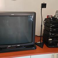 impianto stereo con TV e casse bose 