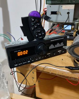 Autoradio con telecomando al volante