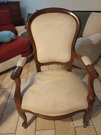 Poltrona classica imbottita 