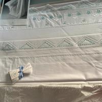 Lenzuolo matrimoniale Gabel con ricamo San Gallo