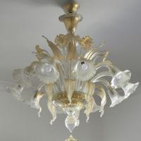 Lampadario di Murano in vetro soffiato e oro.