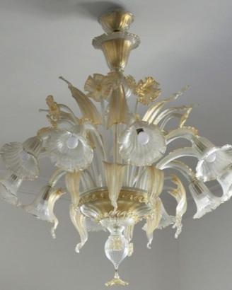 Lampadario di Murano in vetro soffiato e oro.