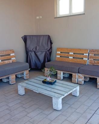 Salottino da giardino in pancali: divani + tavolo