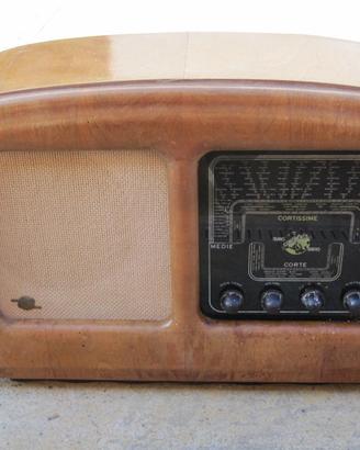 Radio antica vintage in legno a valvole antico