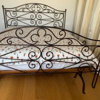Letto matrimoniale in ferro battuto